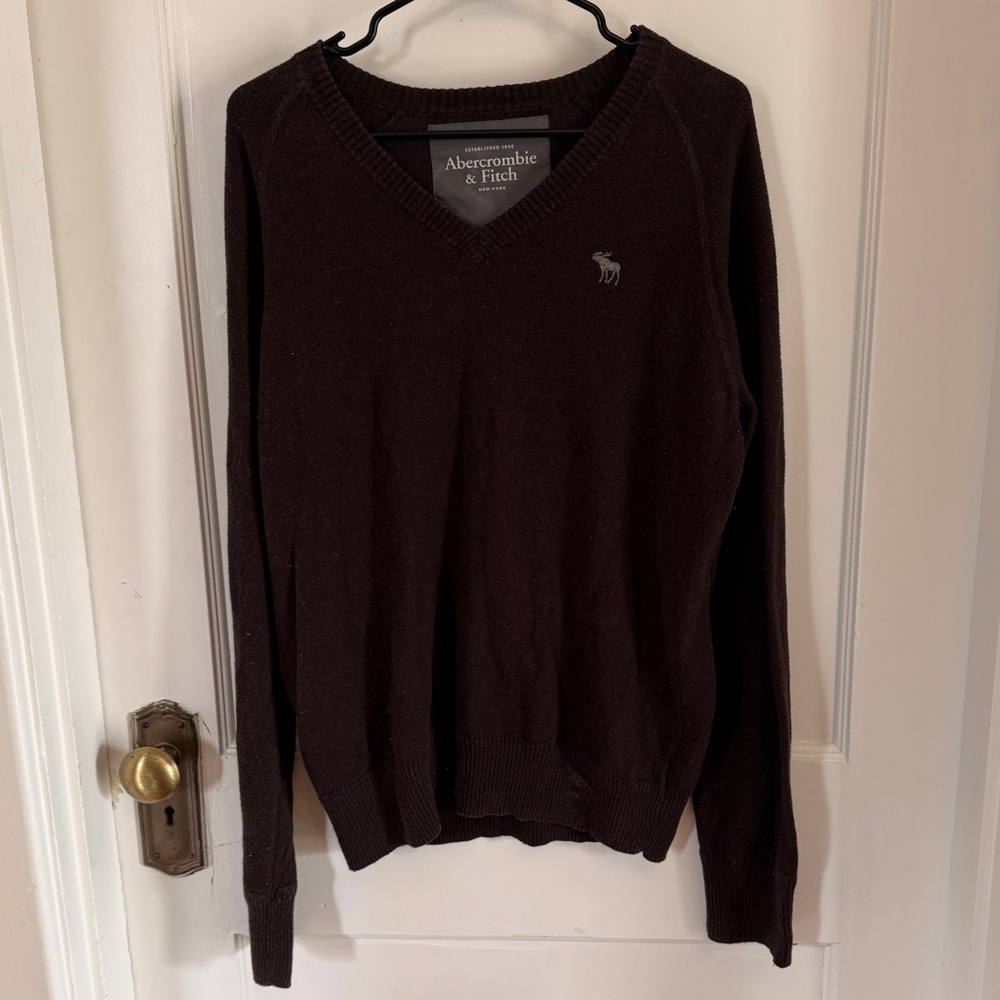Abercrombie & Fitch Men's Dark Brown V-Neck Sweater